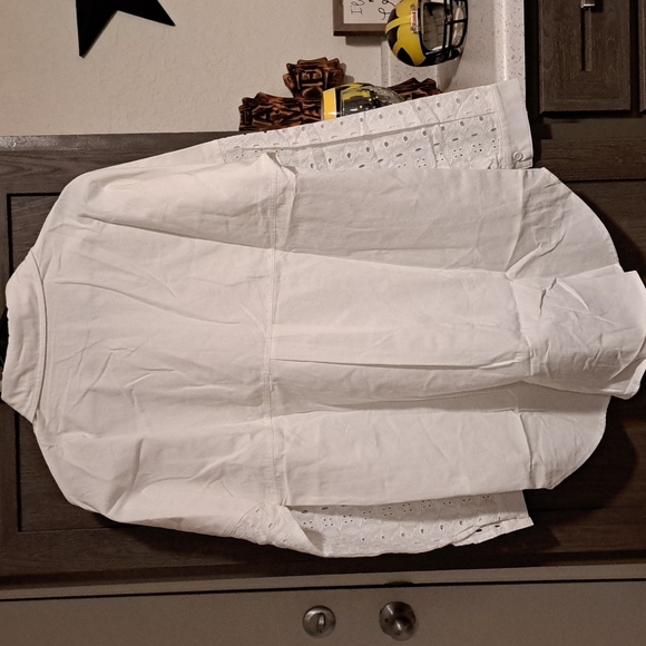 New White Eyelet Detail Oversize Shirt - Picture 12 of 12